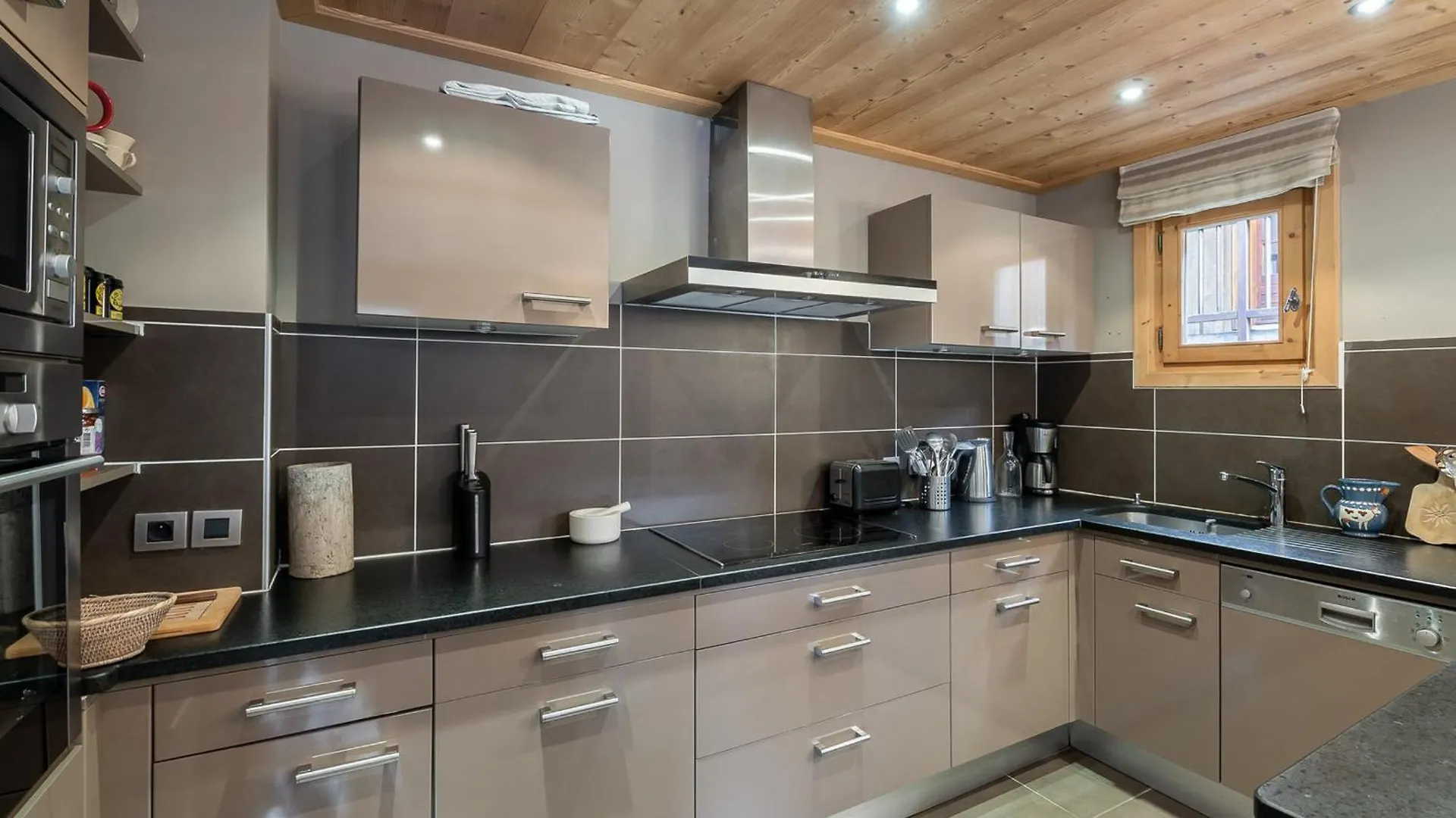 Chalet Cosy Au Centre De Courchevel Le Praz Avec Sauna, Terrasse Et Parking - Fr-1-568-15